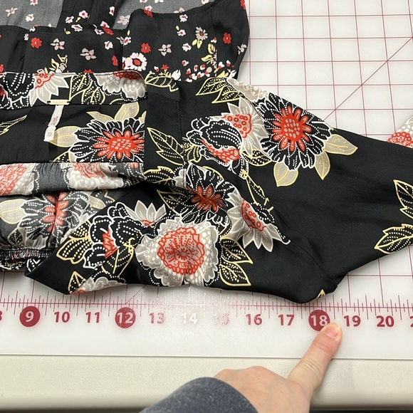 FREE PEOPLE "Run Free" Satin Tie Front Floral Boho Dark Romance V-Neck Blouse XS - Picture 15 of 16